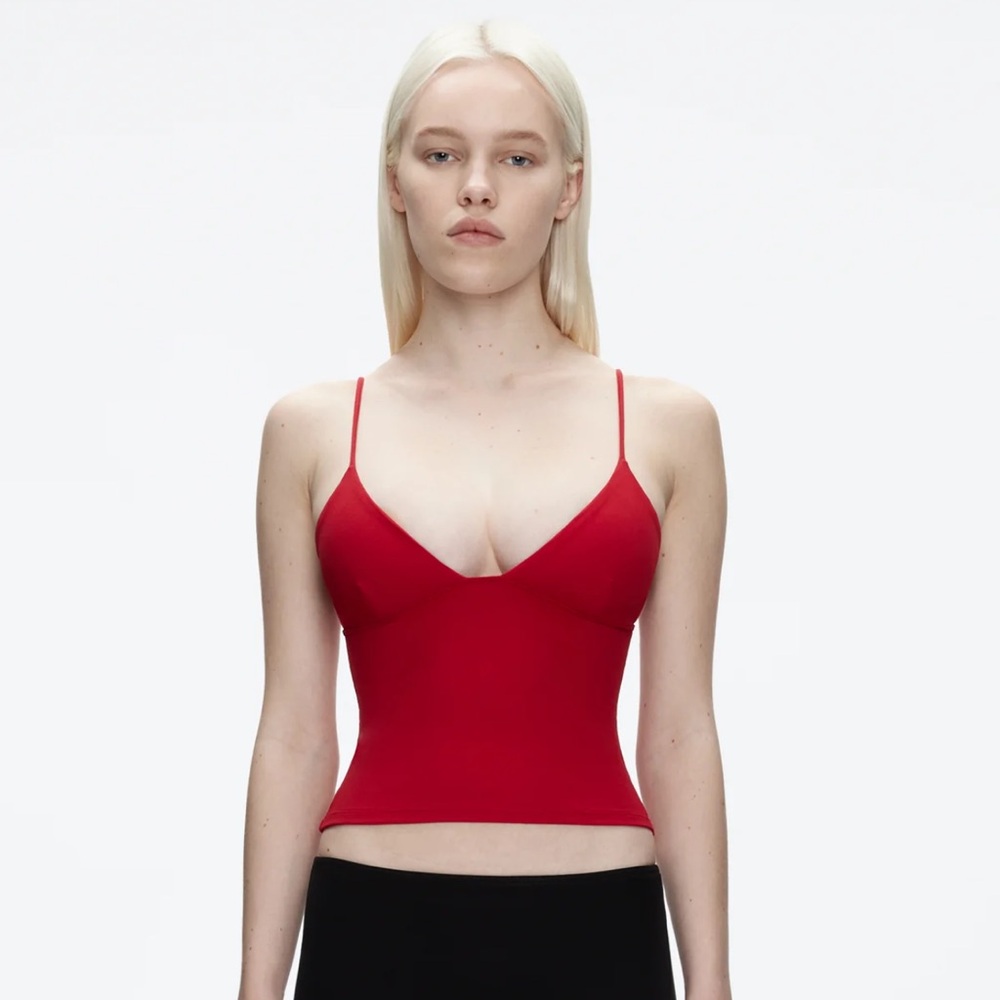 Tank air play Sami in cherry red.